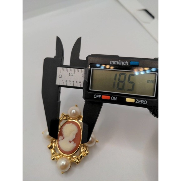 Vintage Gold Tone Cameo Brooch/Pendant With Simulated Pearls - Picture 11 of 13